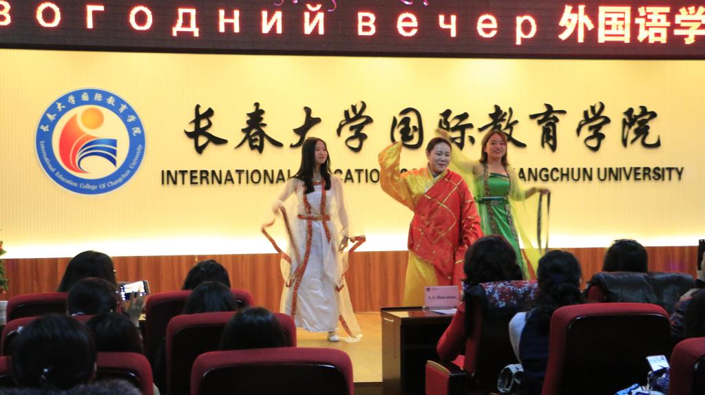 4.话剧《白蛇传》(摄影:钱海文)
