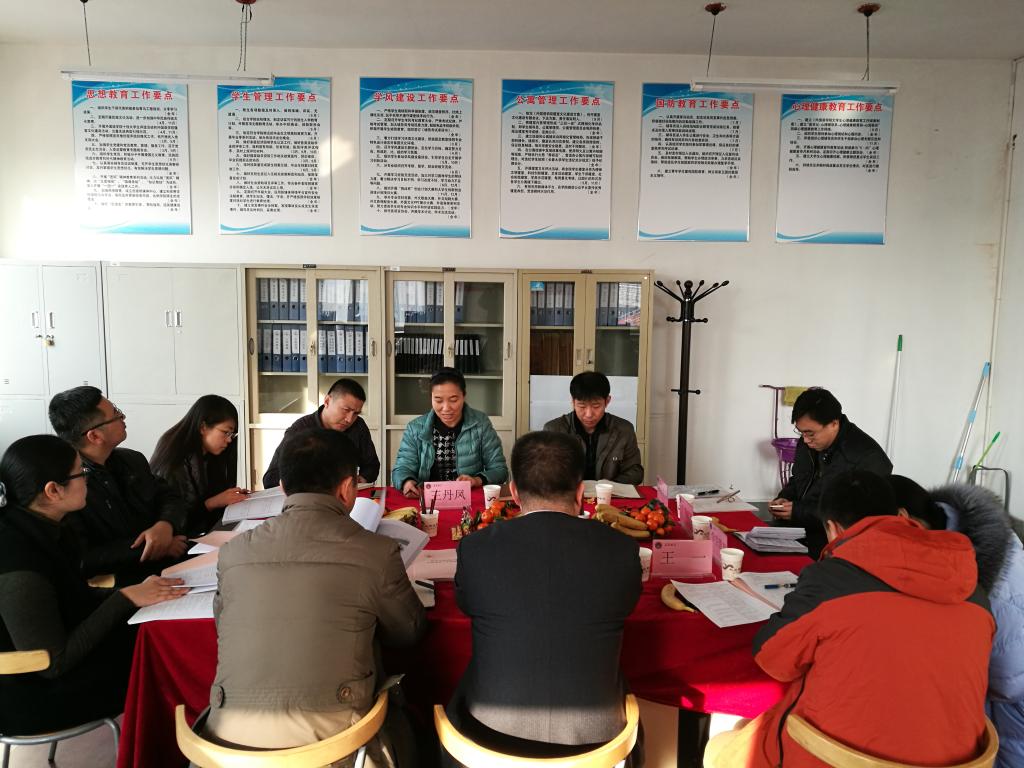 1.公司党委副书记王丹凤汇报2016年员工工作
